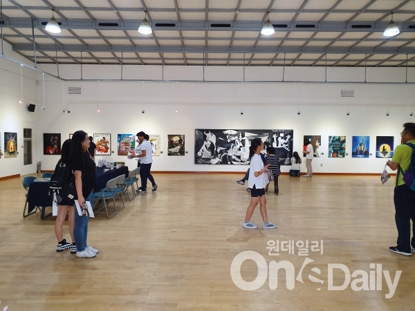 지난 10일~14일, 대전갤러리에서 개최된 대전외고 패널 전시회 '다시, 봄'