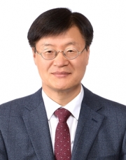11대 총장 김종우 교수