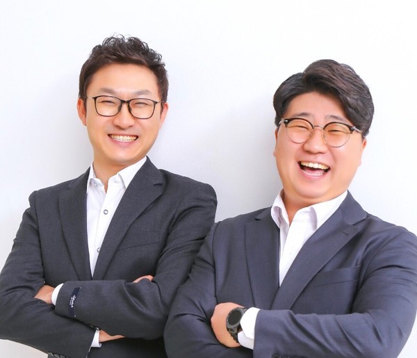 양현상(오른쪽) 세종시교육청 노동조합 위원장과 김부환(왼쪽) 사무총장