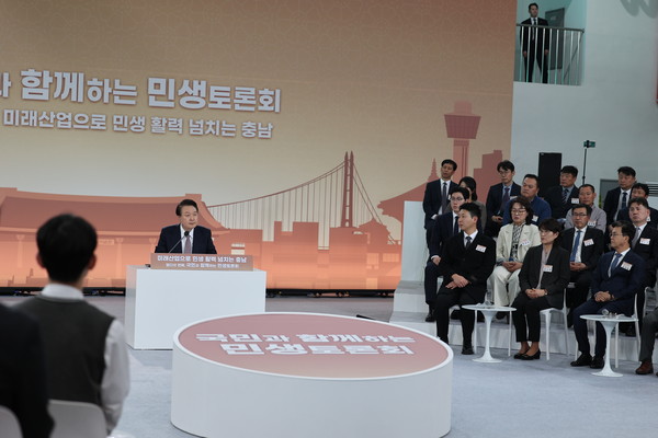 윤삭열 대통령이 26일 서산 20전투비행단에서 열린 열 다섯 번째 '국민과 함께하는 민생토론회'에 참석했다.